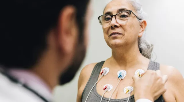 Patient talking with doctor during a cardiopulmonary stress test